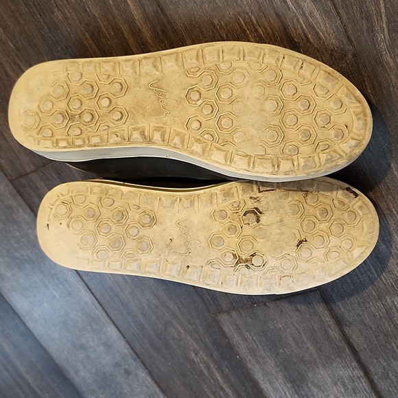 Velez black size 8 excellent used condition sneaker - Picture 5 of 6